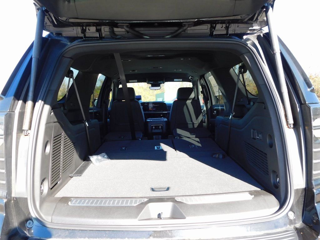 New 2025 Chevrolet Suburban High Country image 31