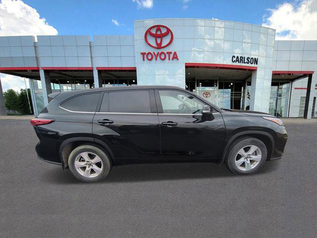 Used 2020 Toyota Highlander LE image 6