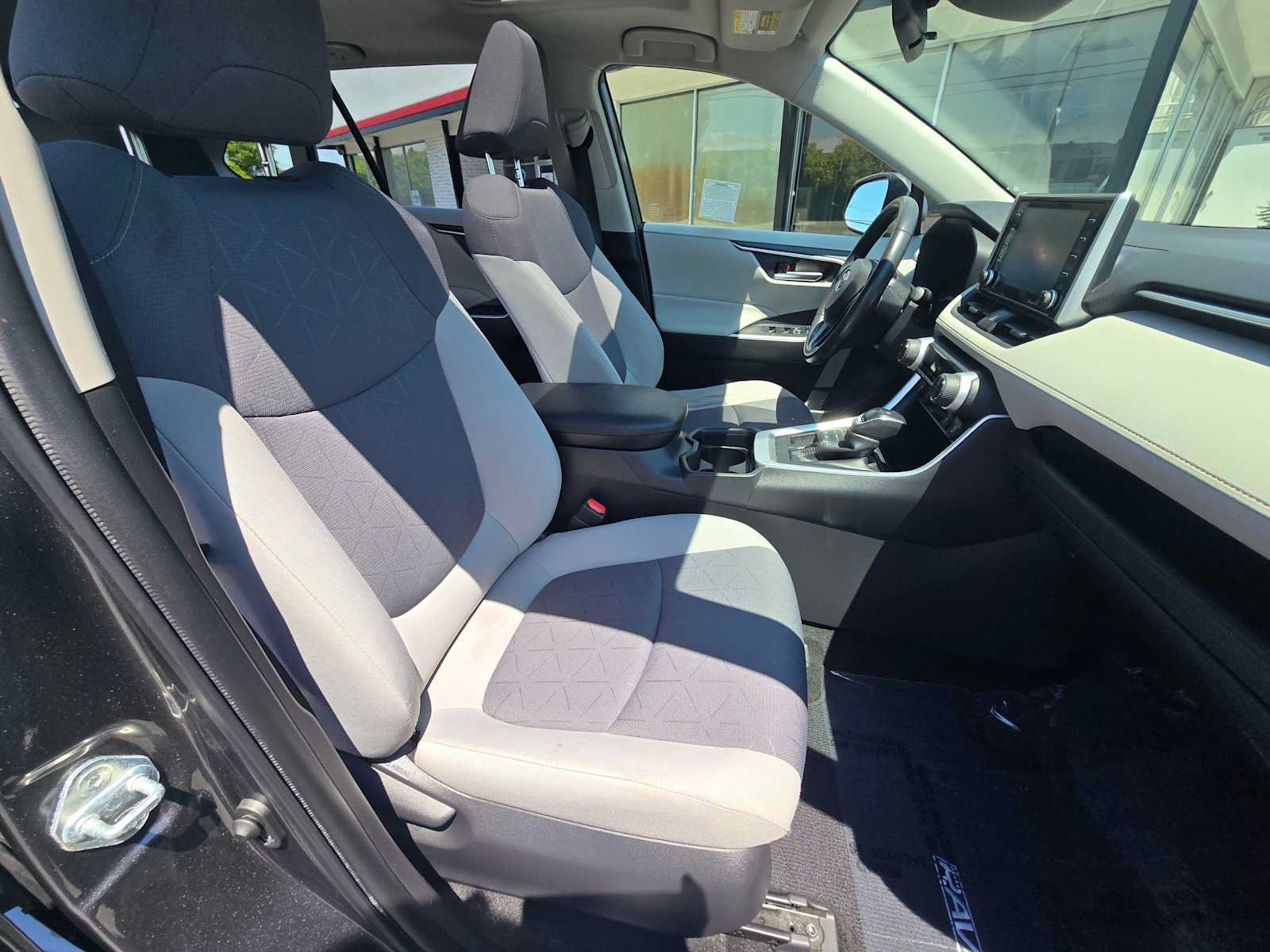 Used 2020 Toyota RAV4 XLE w/ Convenience Package AWD/4WD image 10