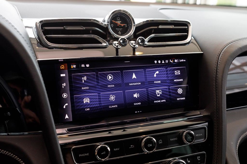 Used 2023 Bentley Bentayga AWD/4WD image 14