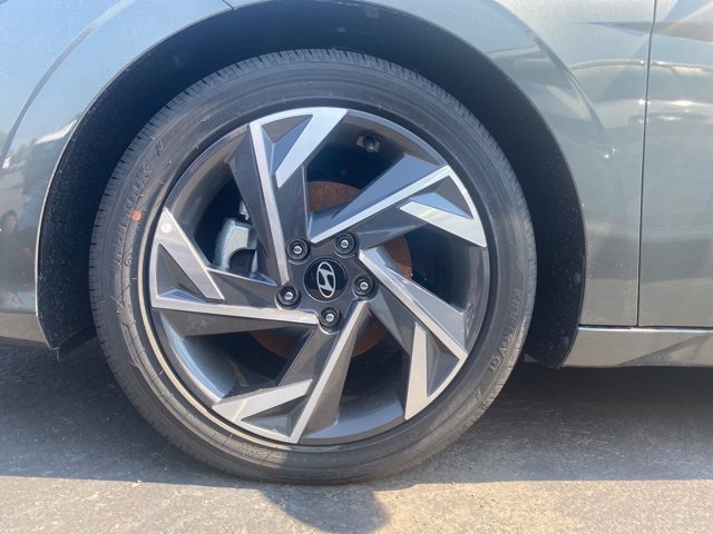 New 2025 Hyundai Elantra Limited image 35