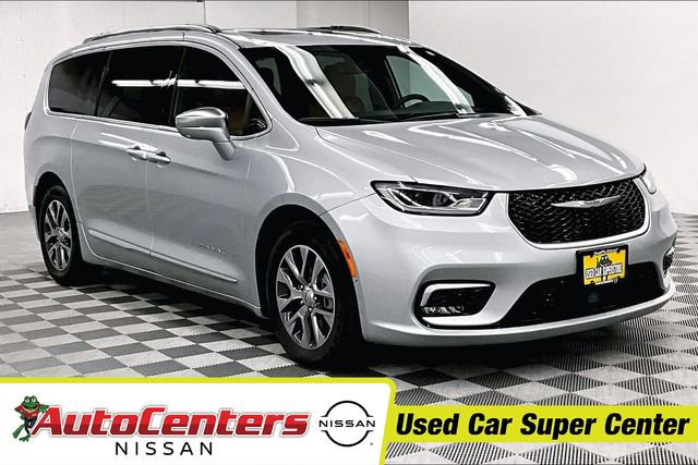Used 2022 Chrysler Pacifica Pinnacle