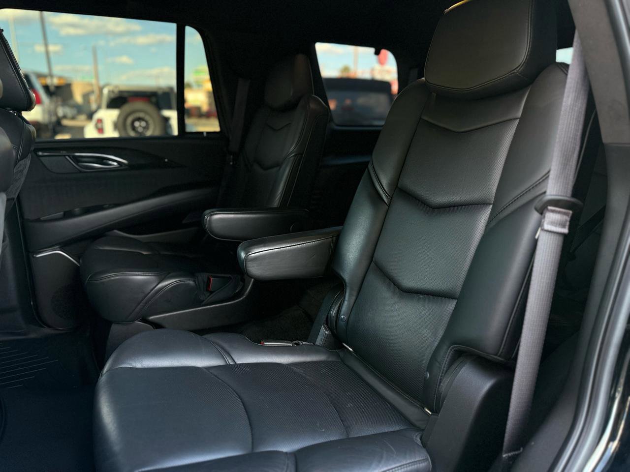 Used 2017 Cadillac Escalade Platinum RWD image 13