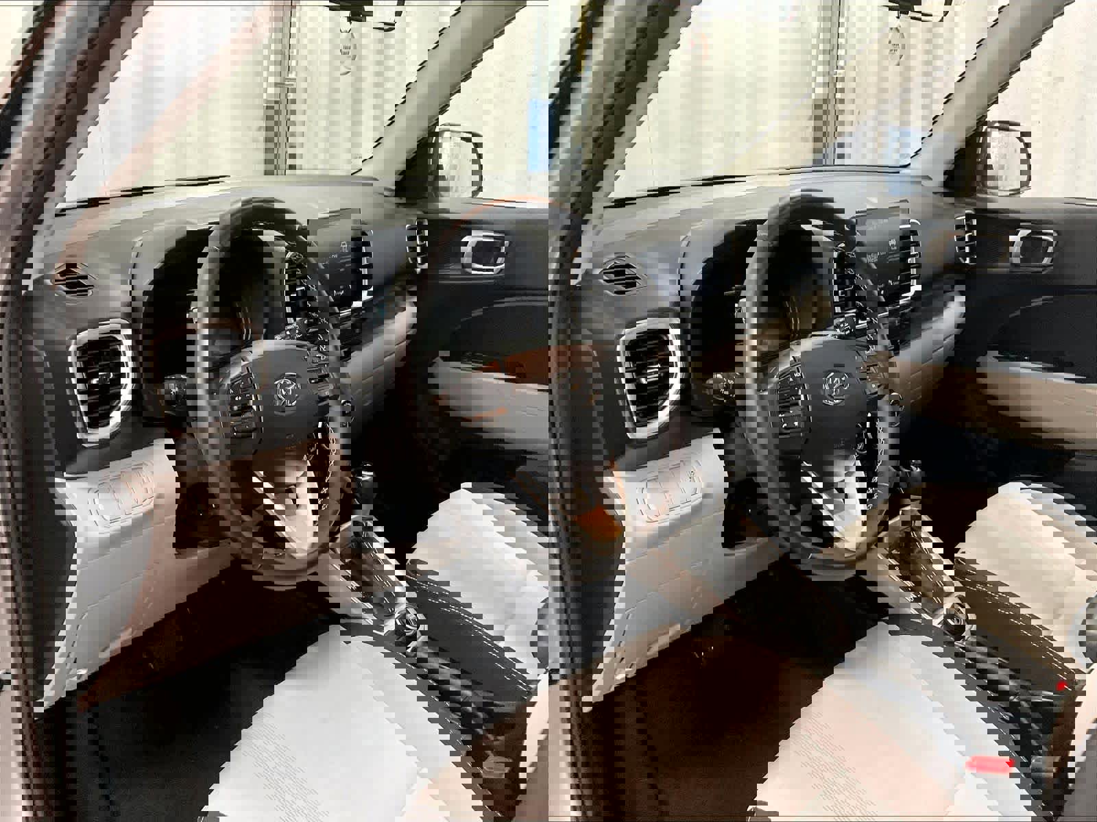 Used 2023 Hyundai Venue SEL image 8