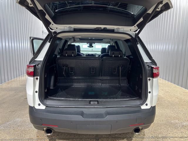 Used 2020 Chevrolet Traverse LT w/ LPO, Midnight Edition image 5
