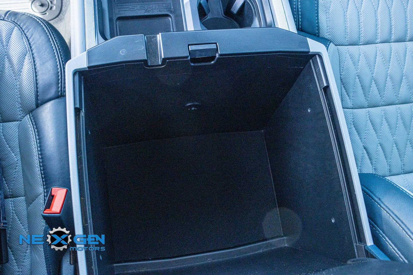 Used 2023 Ford F350 Limited w/ FX4 Off-Road Package image 19