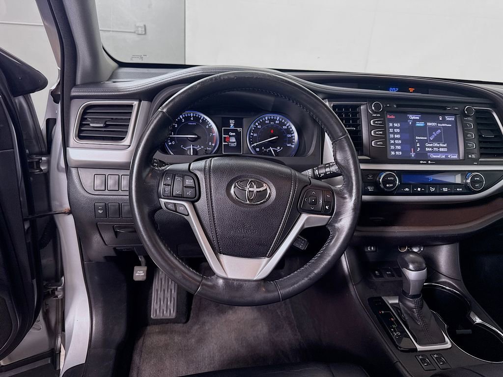 Used 2014 Toyota Highlander XLE FWD image 21