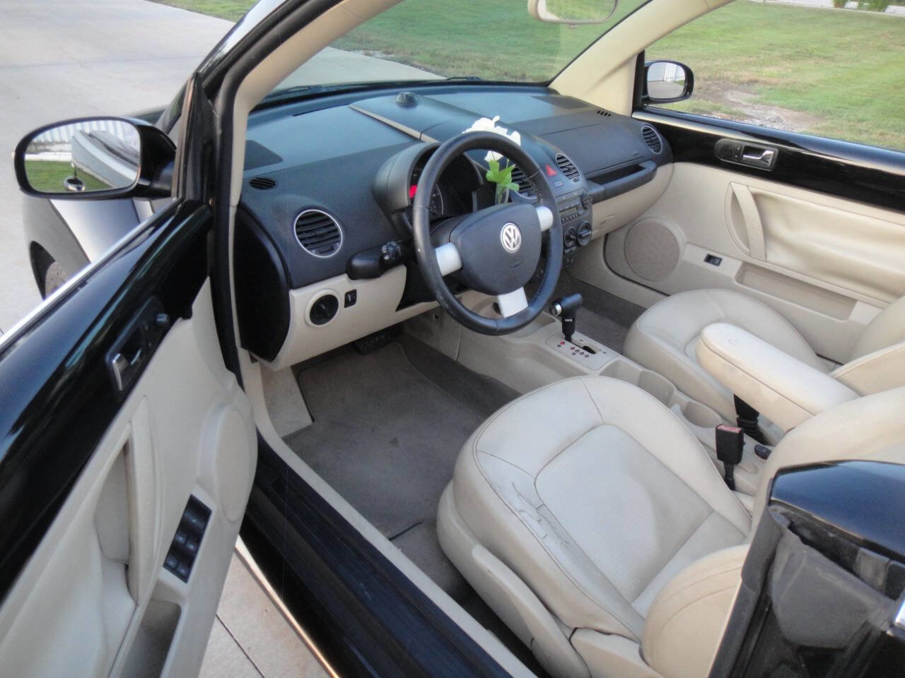 Used 2008 Volkswagen Beetle SE image 9