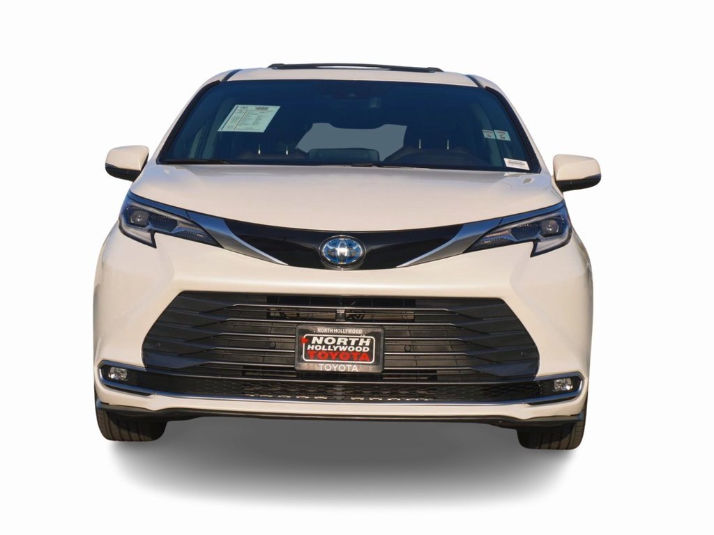 Used 2021 Toyota Sienna Platinum image 3