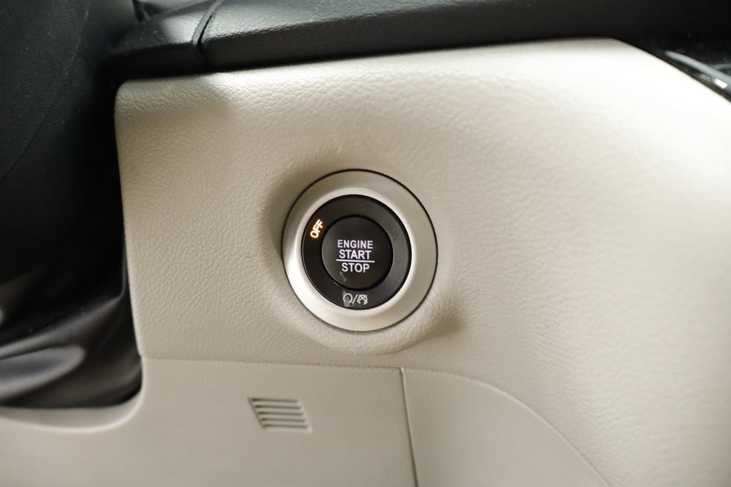 Certified 2023 Chrysler Pacifica Touring-L FWD image 32