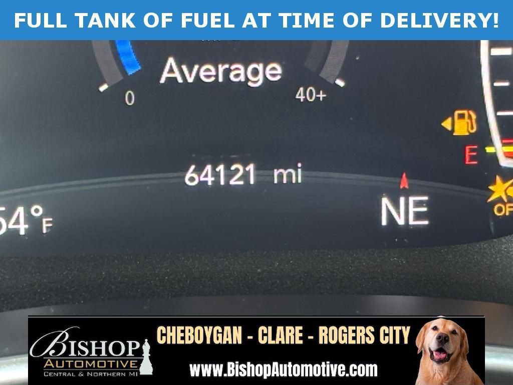 Used 2023 Chrysler Pacifica Touring-L FWD image 4