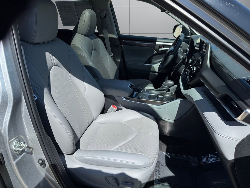 Used 2023 Toyota Highlander Limited AWD/4WD image 17