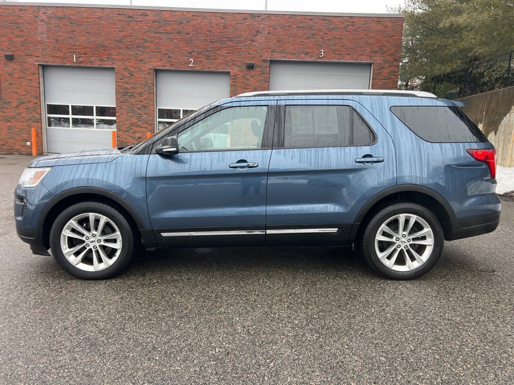 Used 2018 Ford Explorer XLT w/ Equipment Group 202A image 2