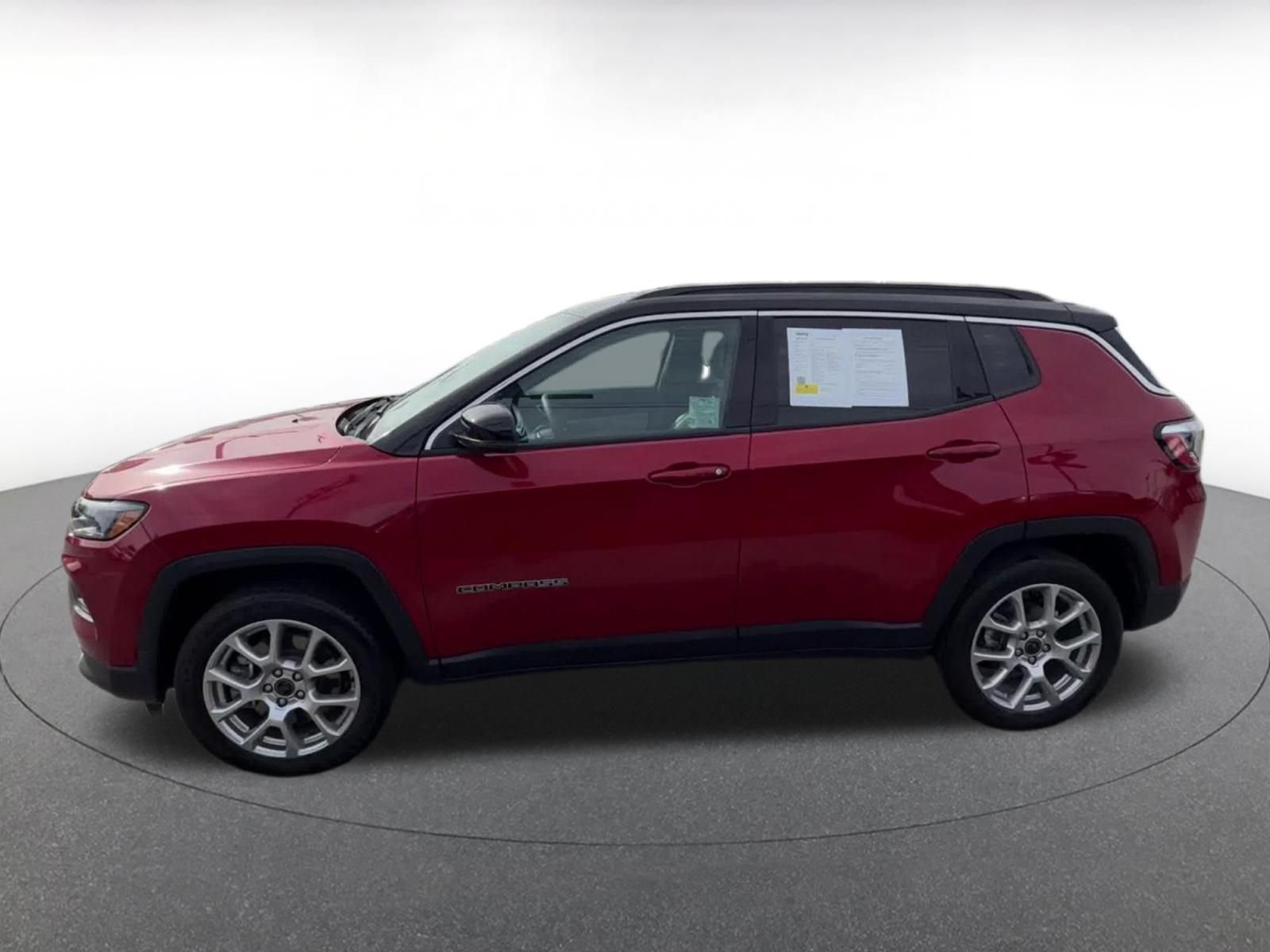 Used 2025 Jeep Compass Limited AWD/4WD image 9
