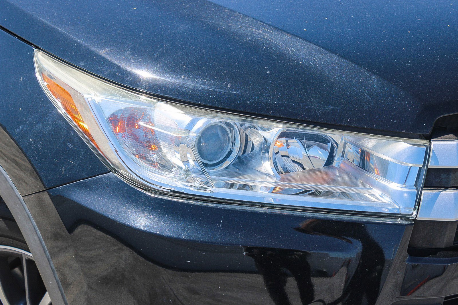 Used 2017 Toyota Highlander XLE w/ Carpet Mat Package FWD image 2