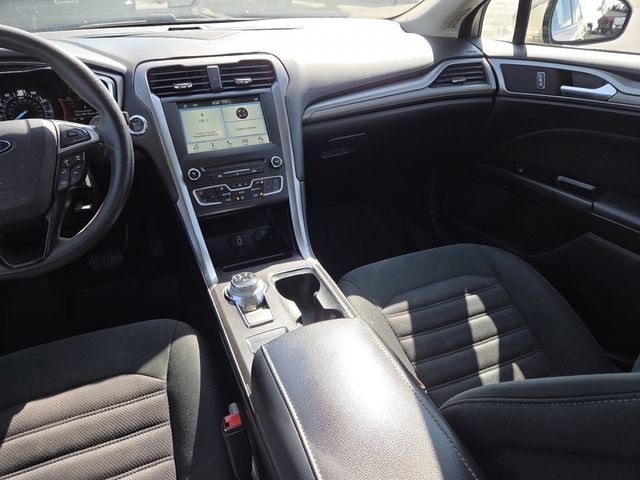 Used 2017 Ford Fusion SE w/ Fusion SE Technology Package FWD image 28