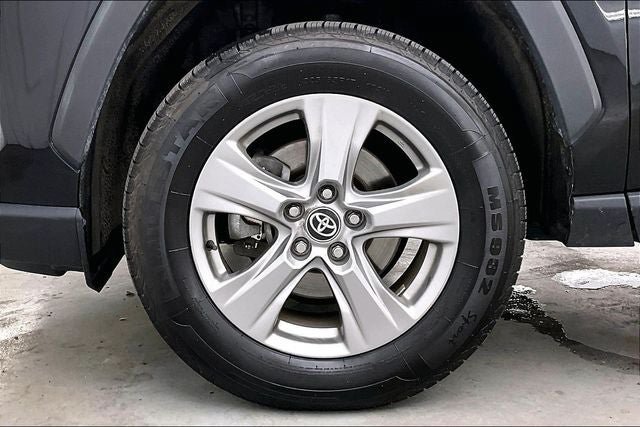 Used 2024 Toyota RAV4 XLE AWD/4WD image 10