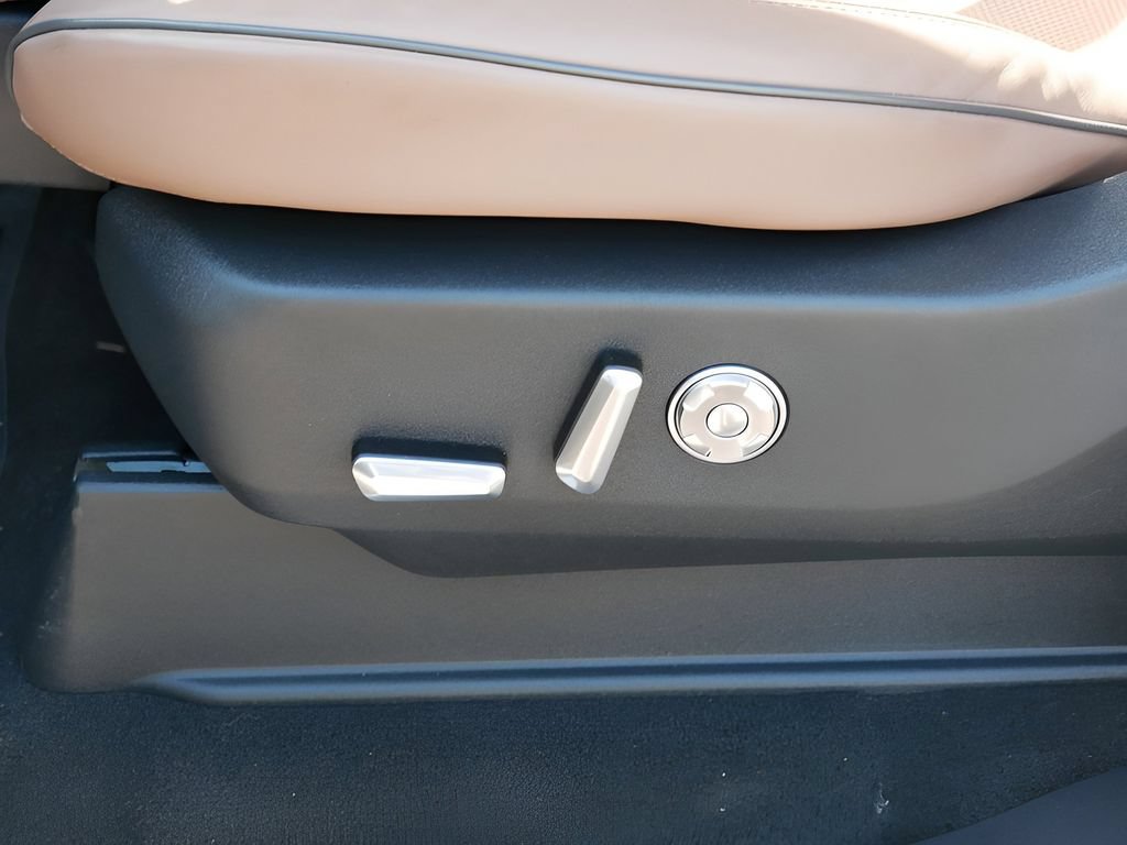 Certified 2025 Lincoln Navigator Black Label AWD/4WD image 17