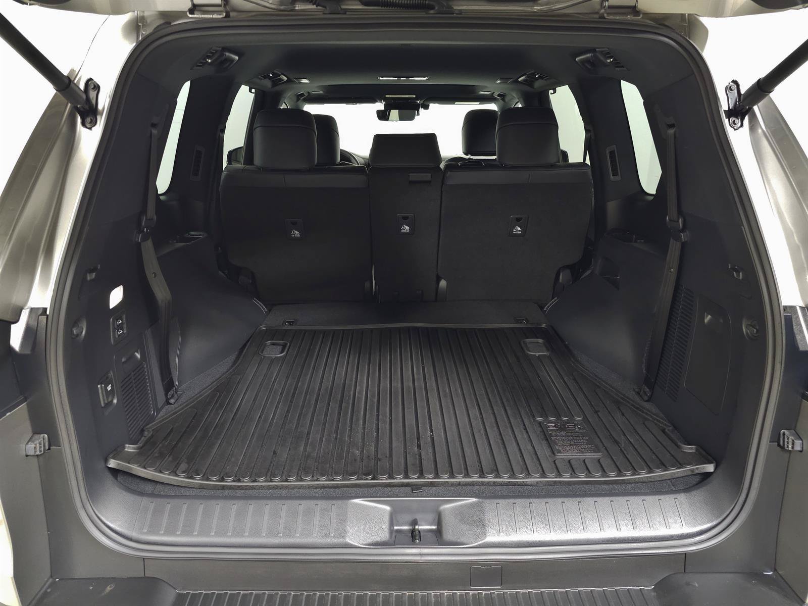 Certified 2025 Lexus LX 600 4WD w/ Interior Upgrade Package image 7