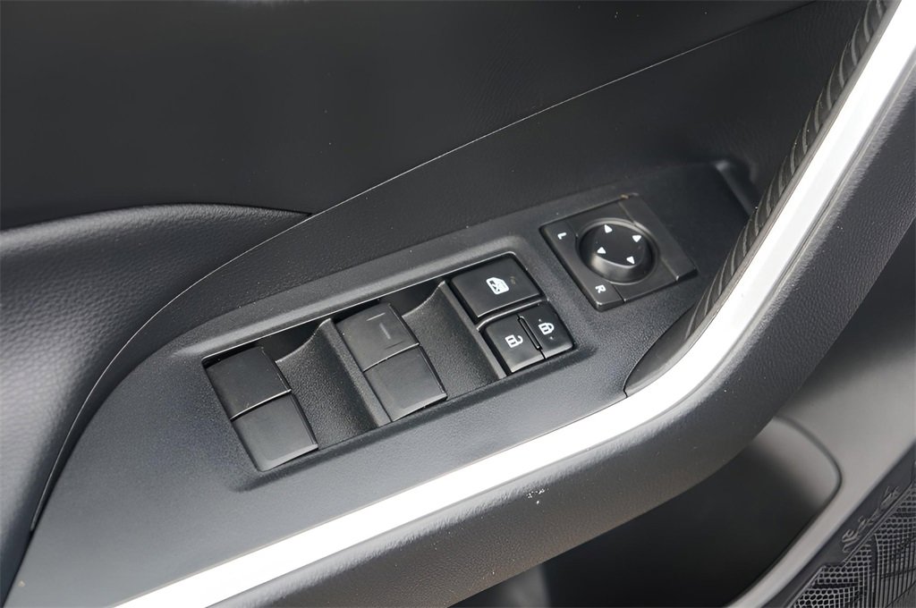 Used 2021 Toyota RAV4 LE image 13