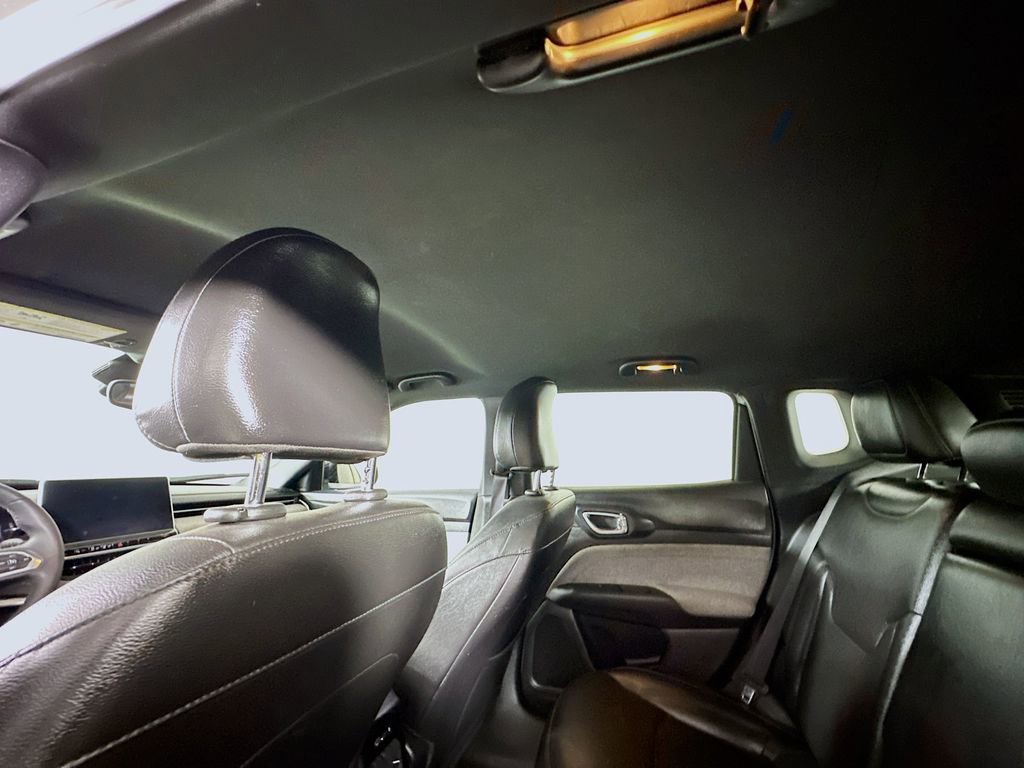 Used 2024 Jeep Compass Latitude image 13