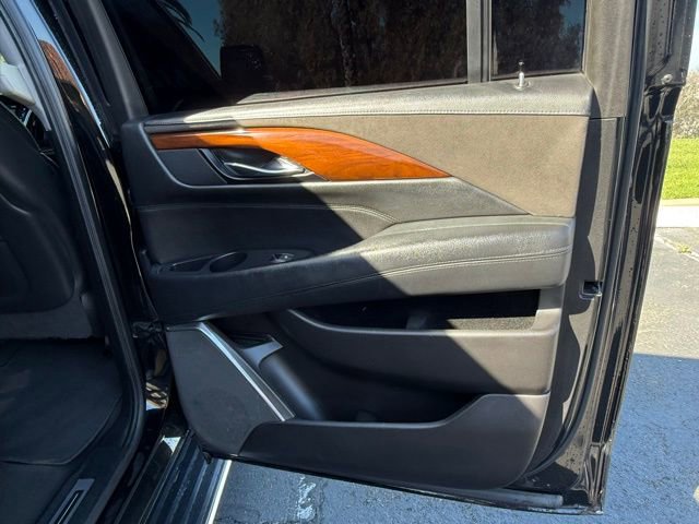 Used 2019 Cadillac Escalade ESV Luxury image 14