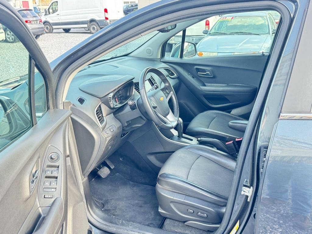 Used 2018 Chevrolet Trax LT w/ LT Convenience Package AWD/4WD image 8