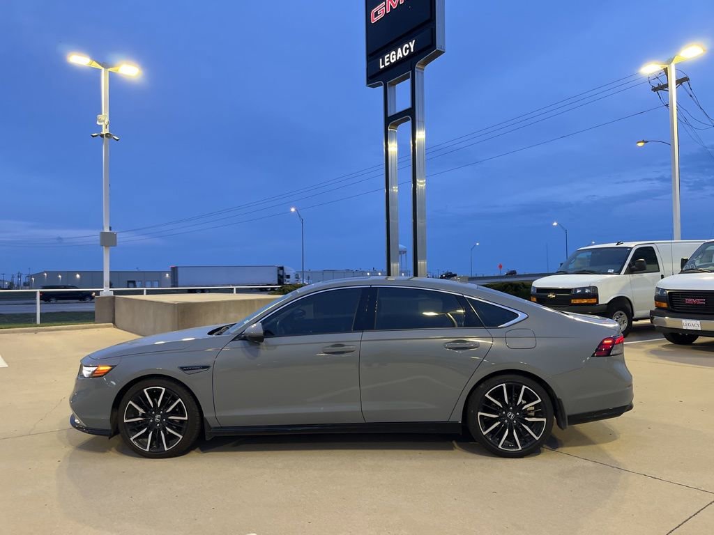 Used 2025 Honda Accord Touring image 3