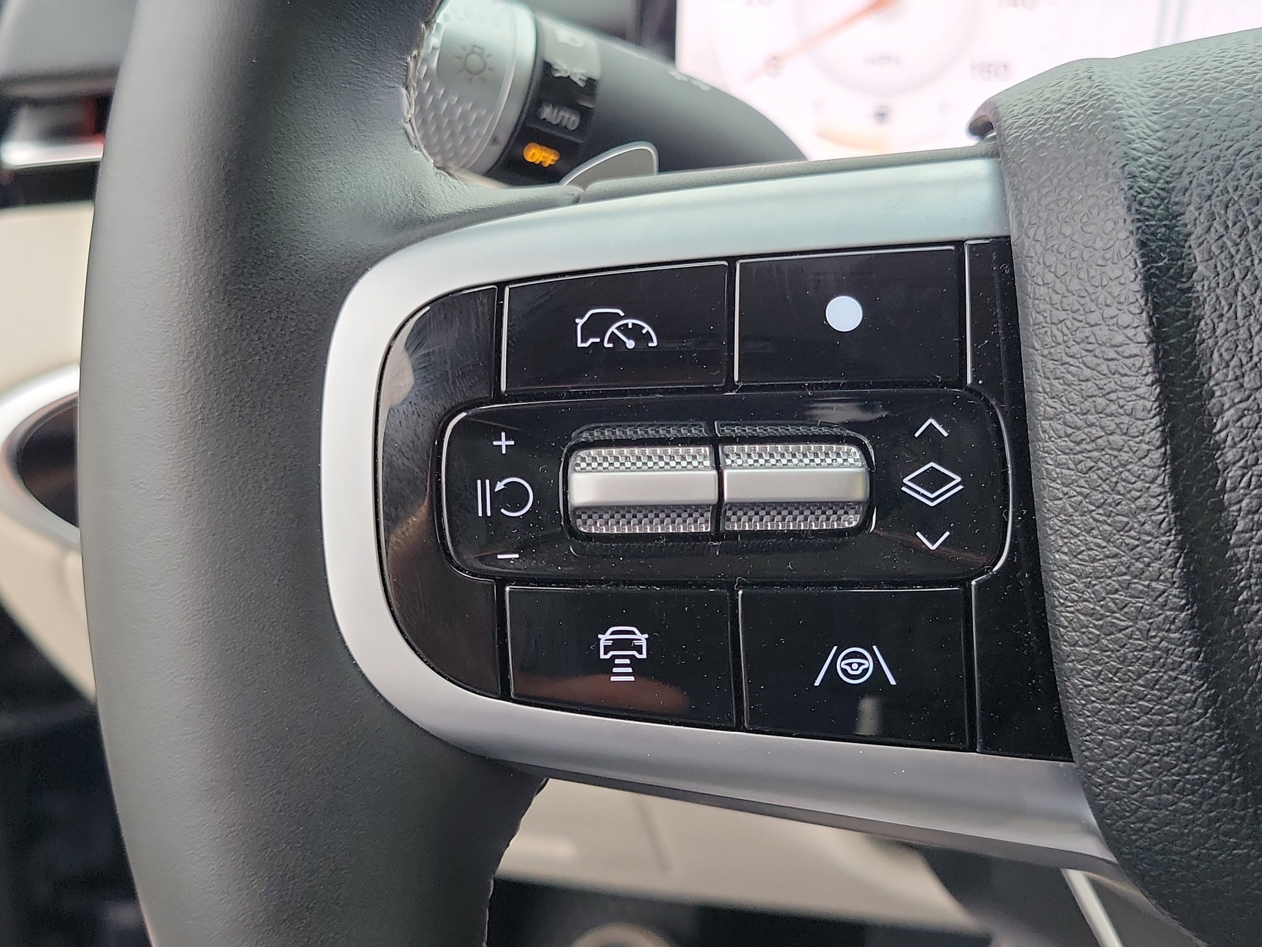 Certified 2026 Genesis GV70 2.5T Select image 9