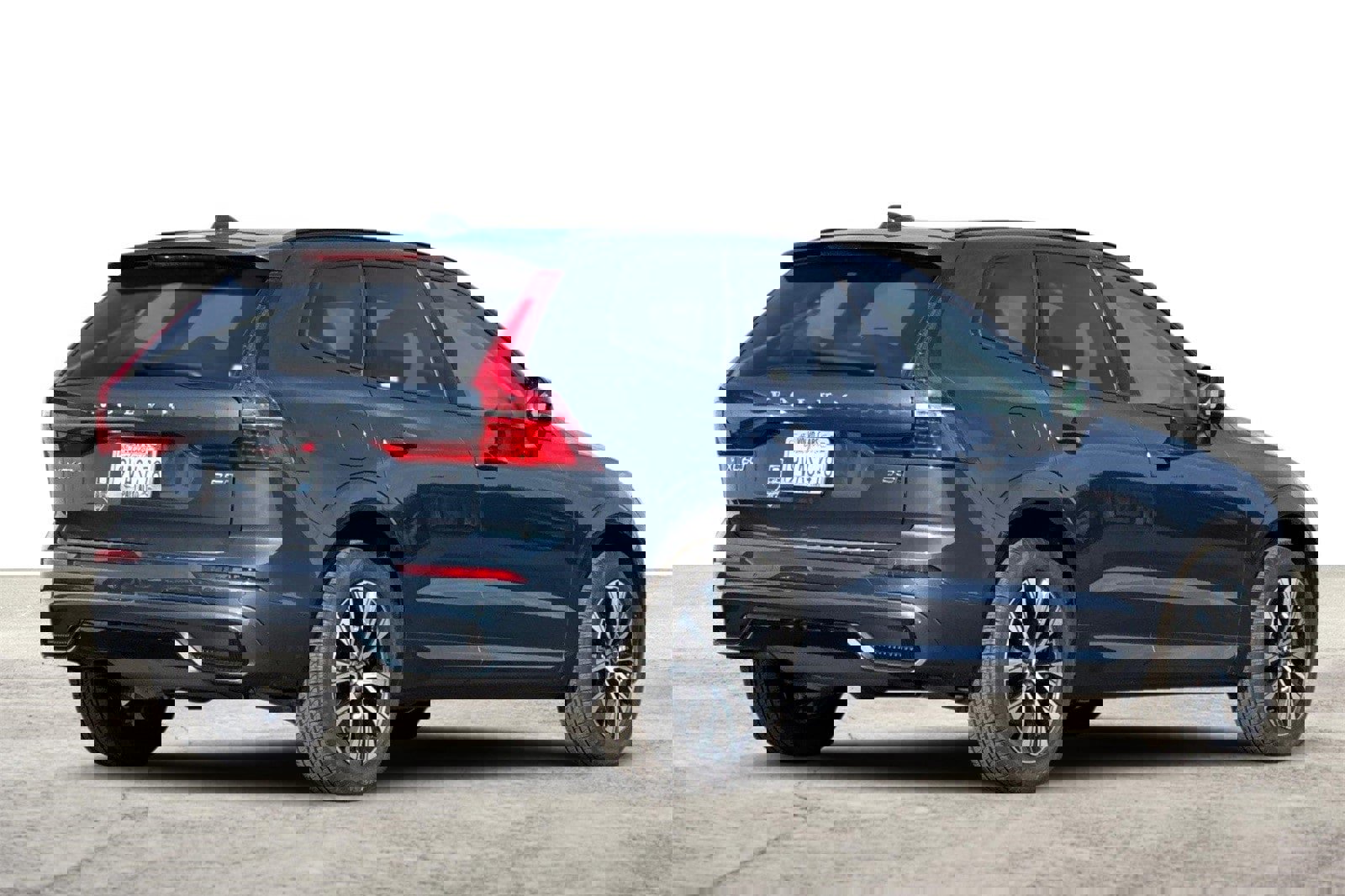 Used 2025 Volvo XC60 B5 Core w/ Protection Package Premier image 3