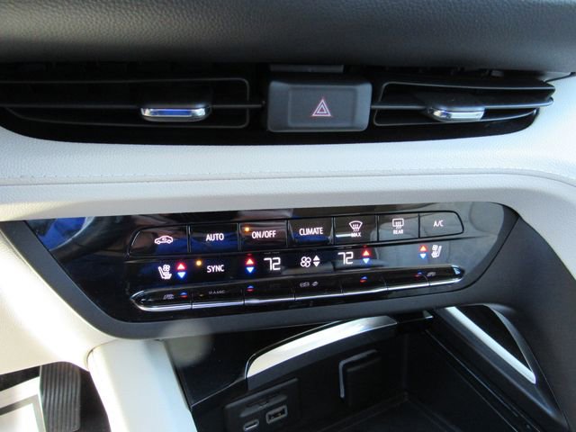 Used 2022 Buick Envision Avenir w/ Technology Package II image 21