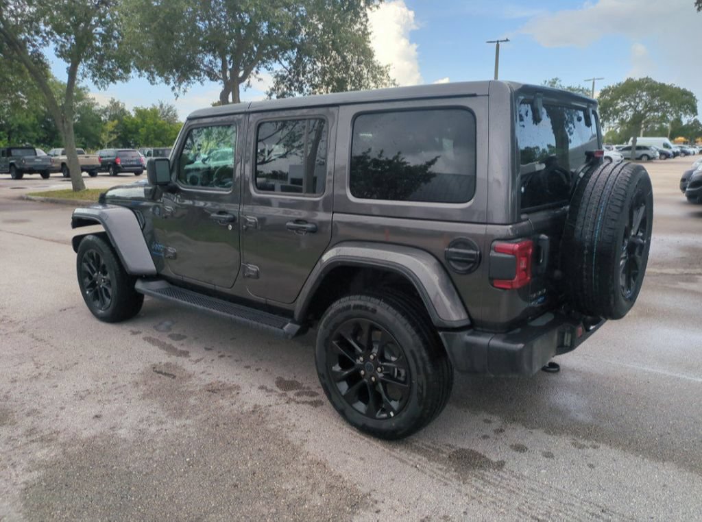 Used 2025 Jeep Wrangler Unlimited Sahara w/ Safety Group AWD/4WD image 8