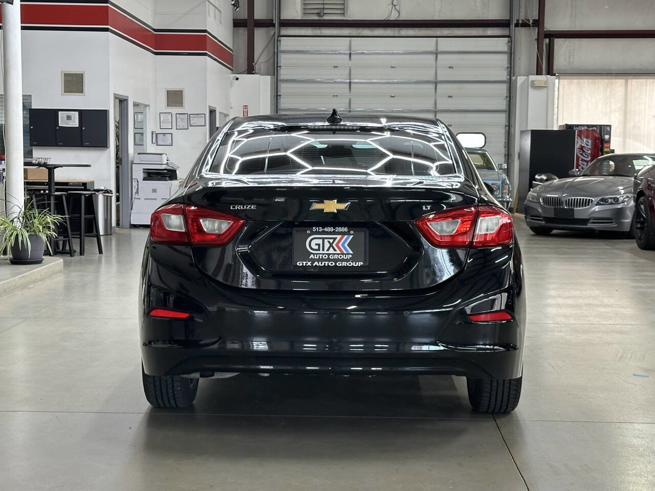 Used 2018 Chevrolet Cruze LT w/ Convenience Package image 3