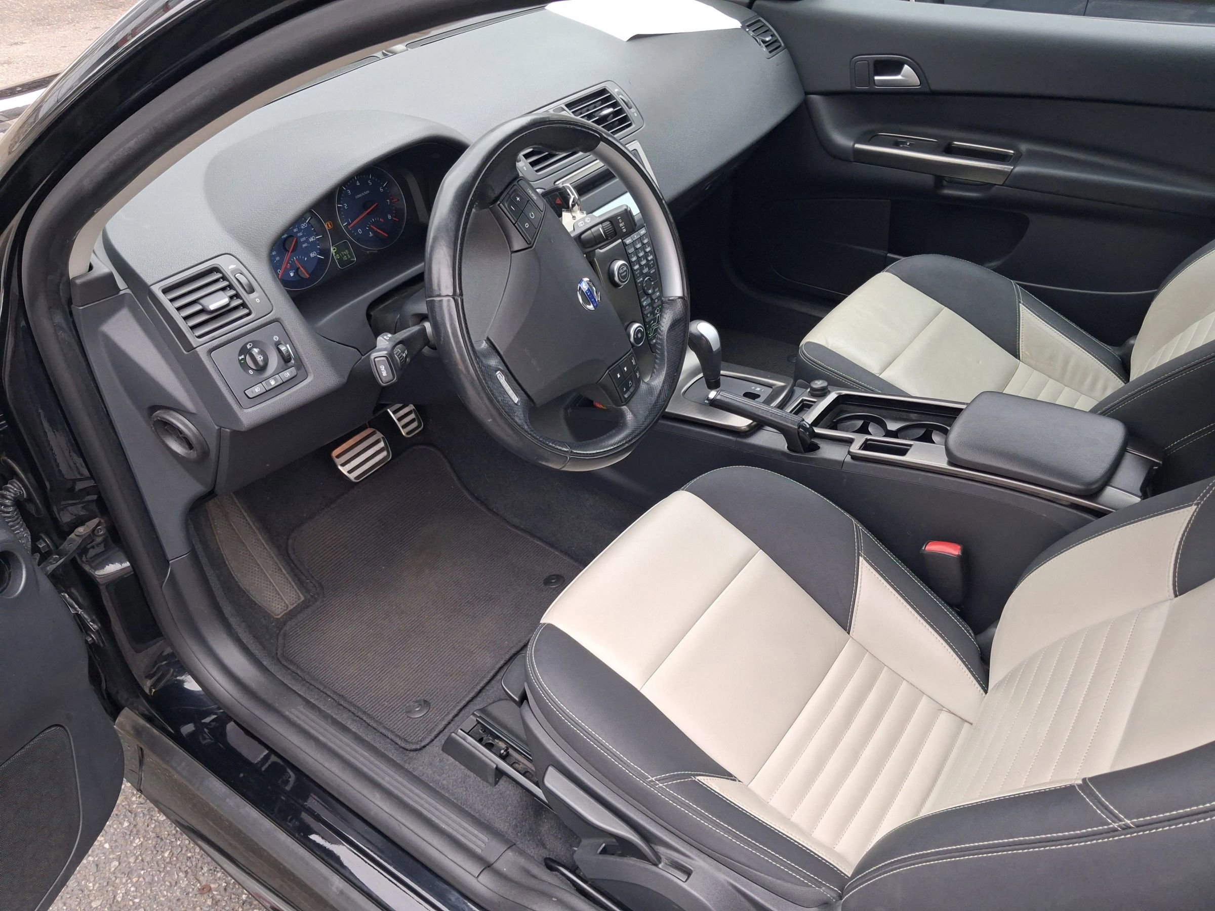 Used 2011 Volvo C30 FWD image 8