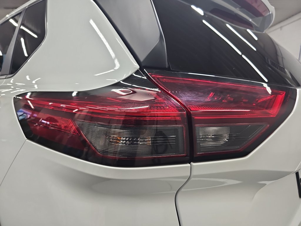 Used 2024 Nissan Rogue SV FWD image 33