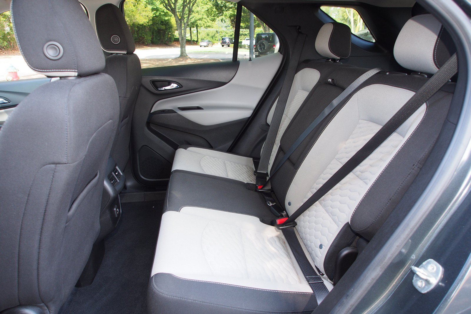 Used 2021 Chevrolet Equinox LS w/ LS Convenience Package FWD image 17