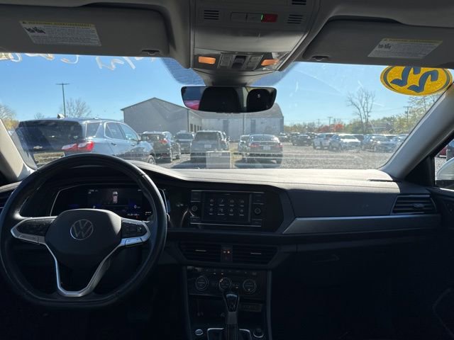 Used 2022 Volkswagen Jetta SE image 11