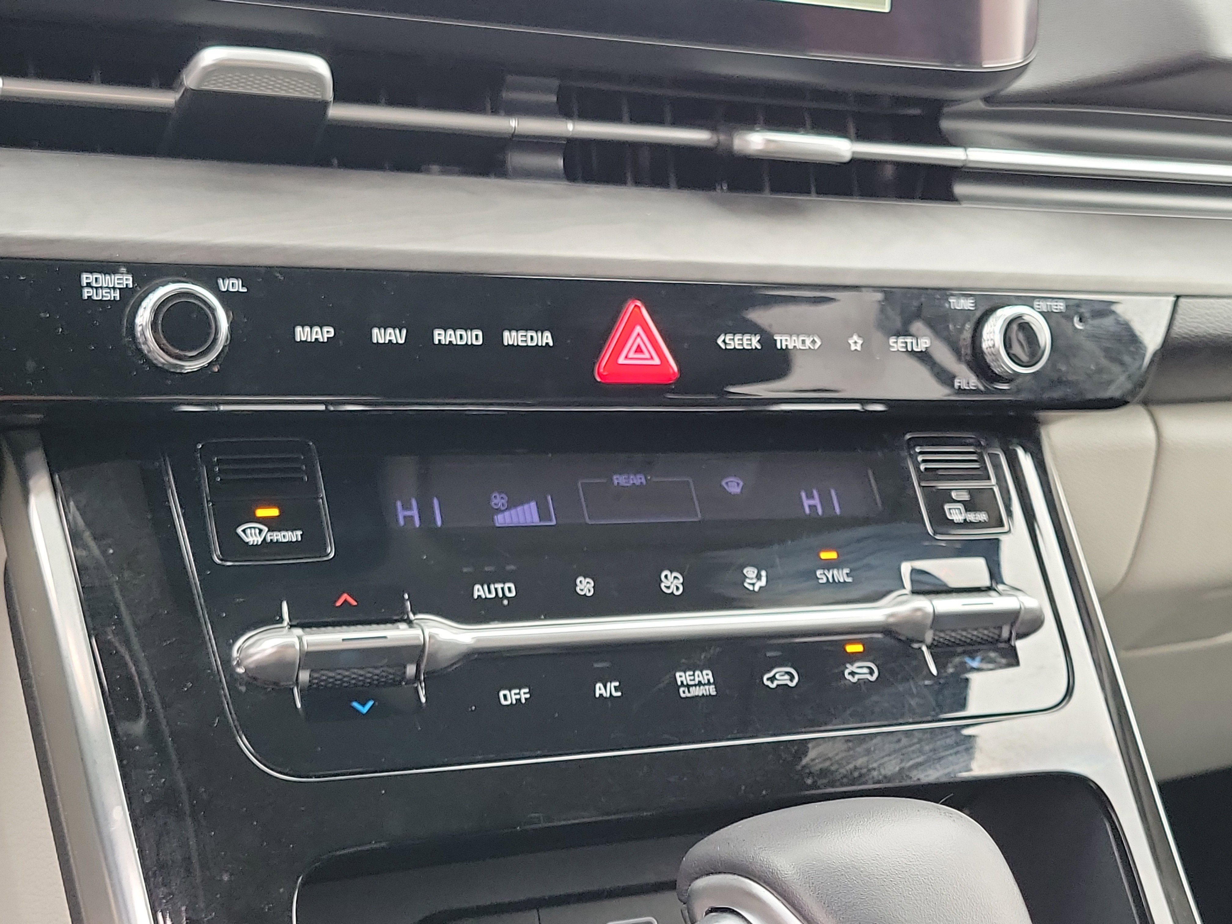 Used 2023 Kia Carnival SX image 27