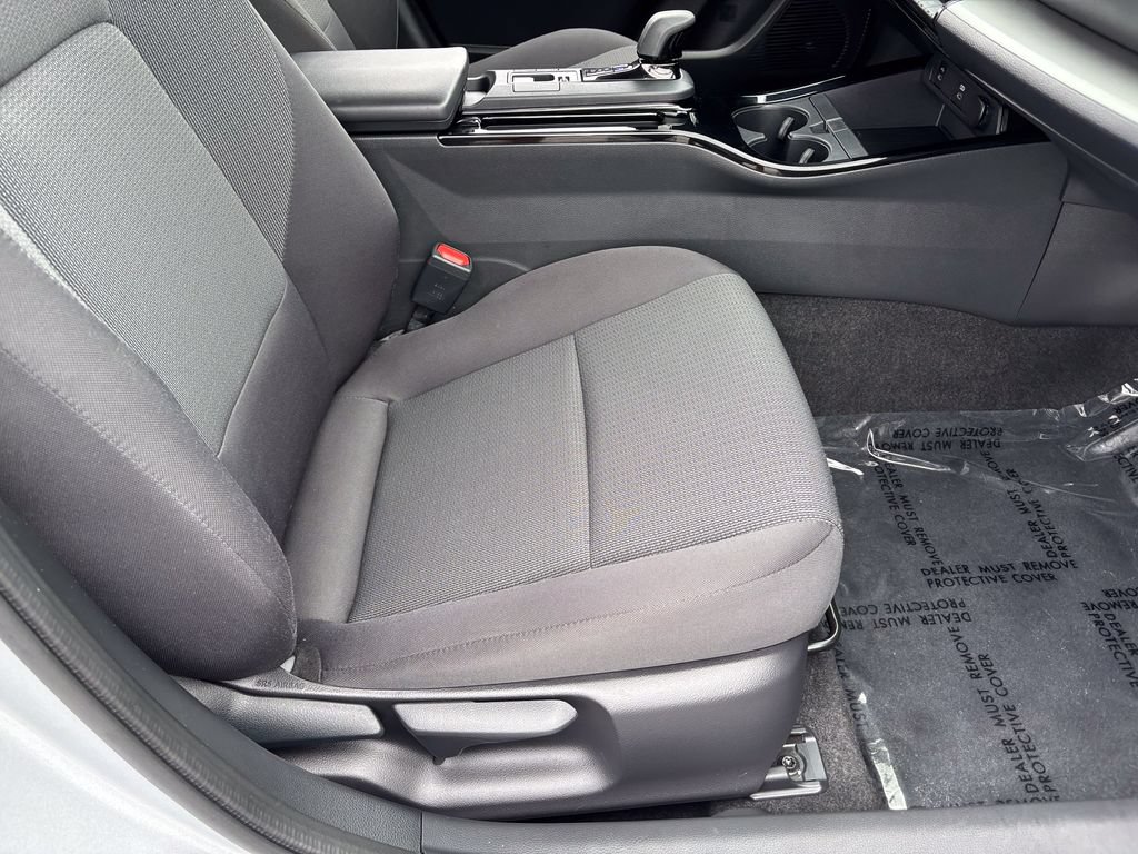 Used 2025 Toyota Prius LE AWD/4WD image 35
