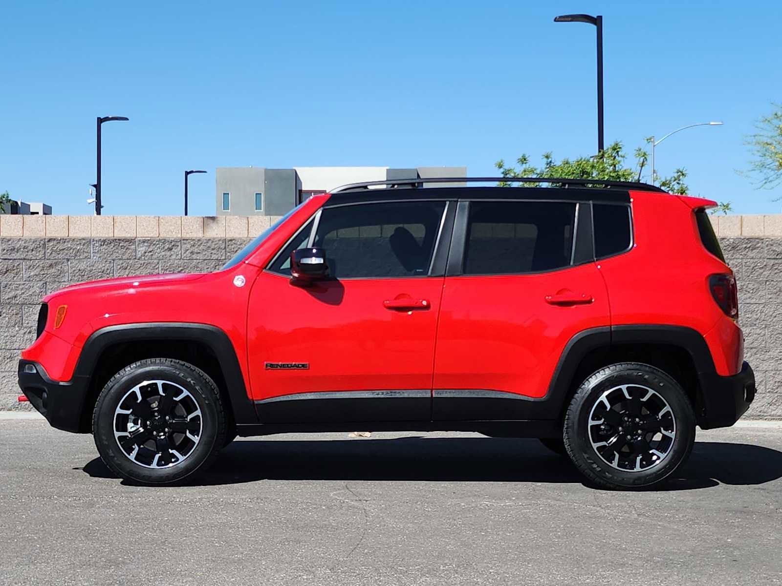 Used 2023 Jeep Renegade Trailhawk w/ Sun/Sound Group AWD/4WD image 6
