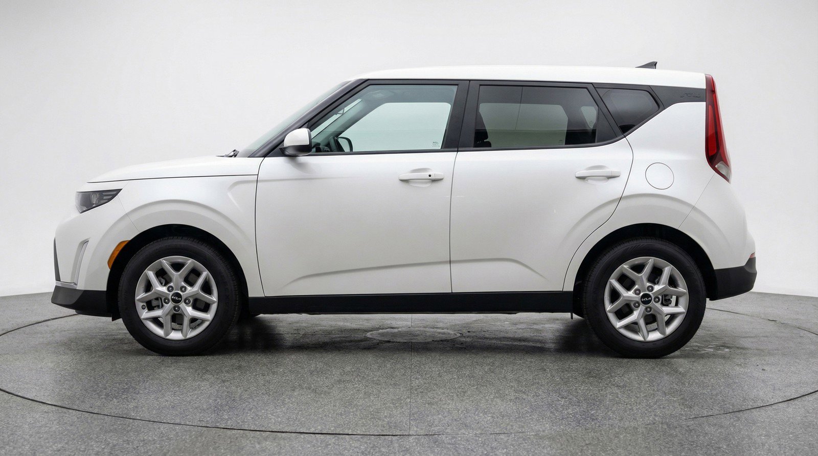 Used 2025 Kia Soul LX w/ LX Technology Package image 5