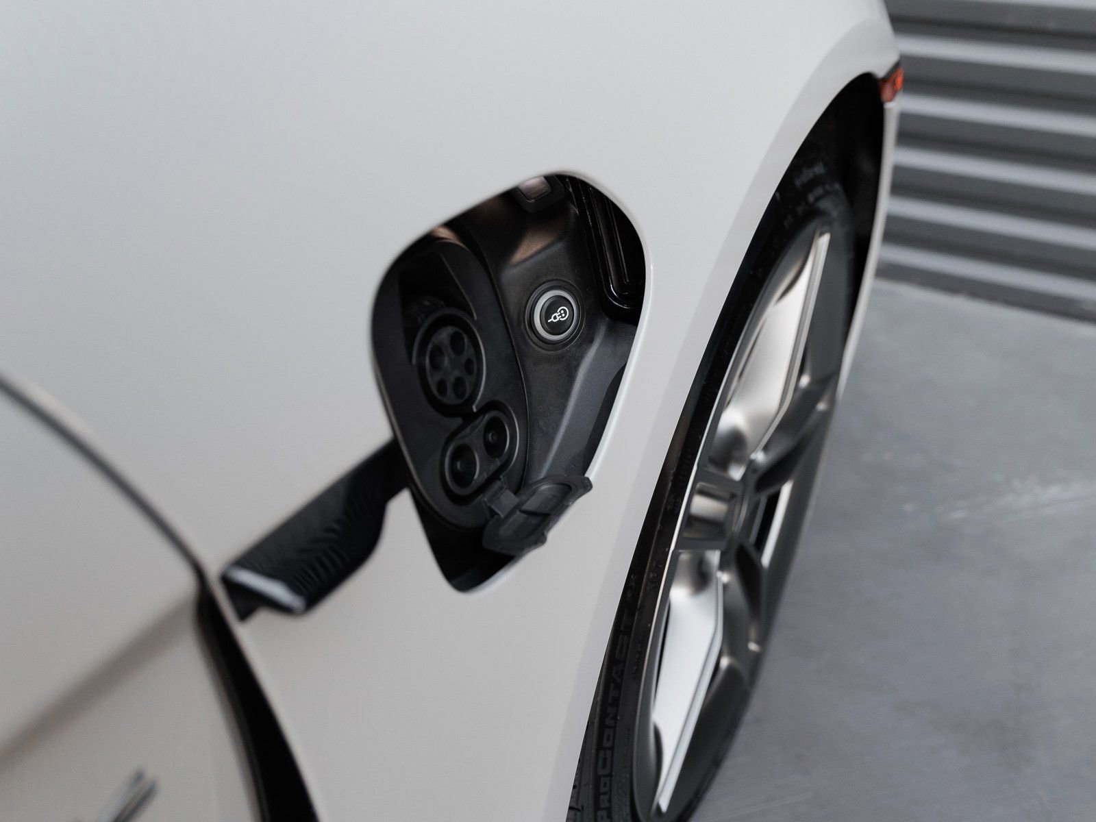 New 2025 Porsche Taycan Turbo AWD/4WD image 39