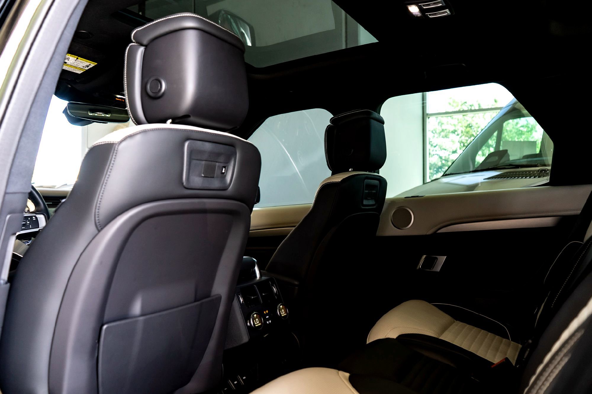 Used 2023 Land Rover Discovery HSE R-Dynamic image 28