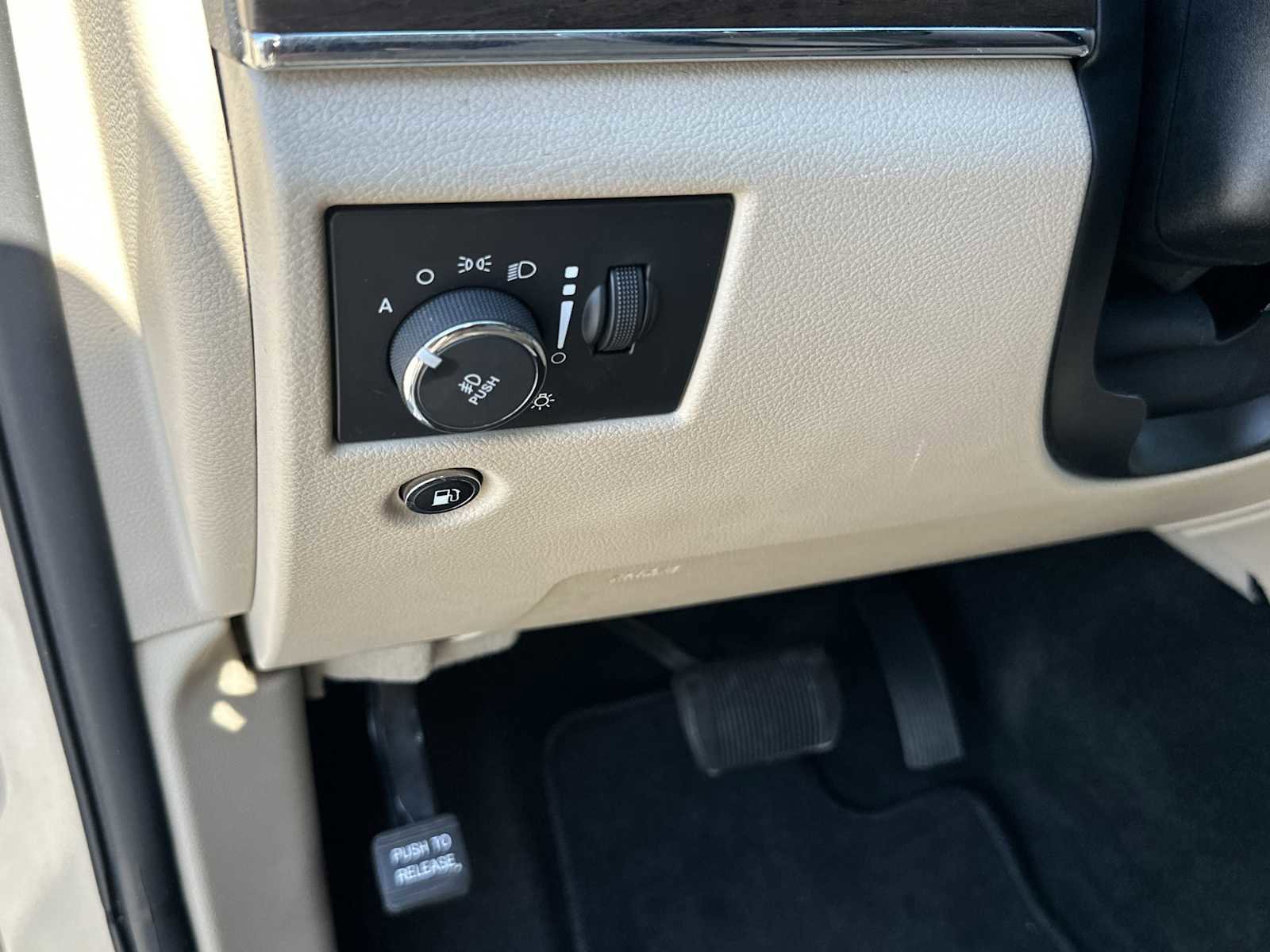 Used 2015 Jeep Grand Cherokee Limited w/ Trailer Tow Group IV image 32