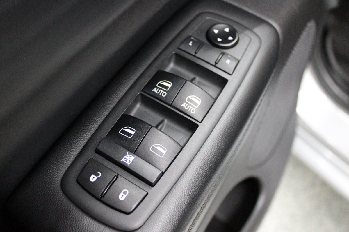 Used 2019 Jeep Grand Cherokee Altitude AWD/4WD image 16