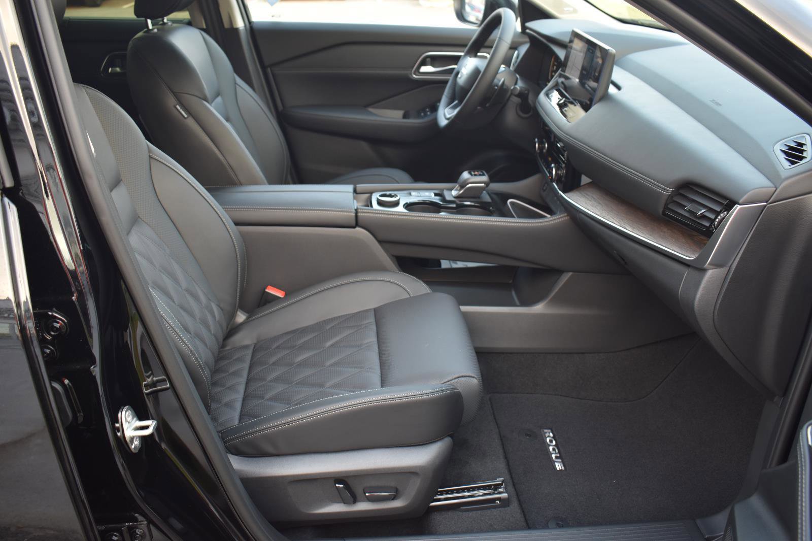 New 2026 Nissan Rogue Platinum AWD/4WD image 70