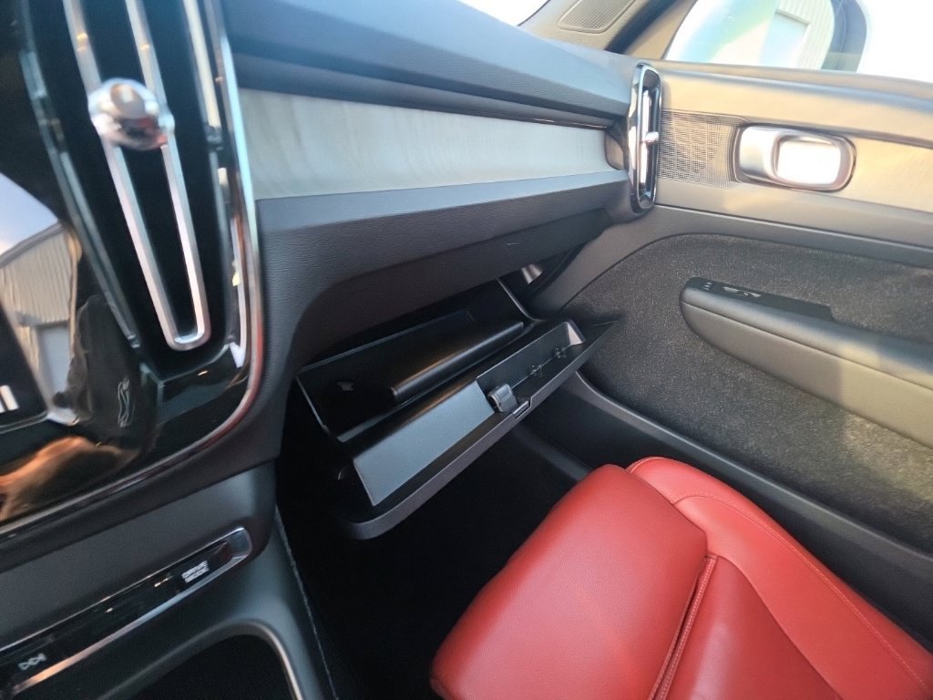 Used 2019 Volvo XC40 T4 Inscription FWD image 23
