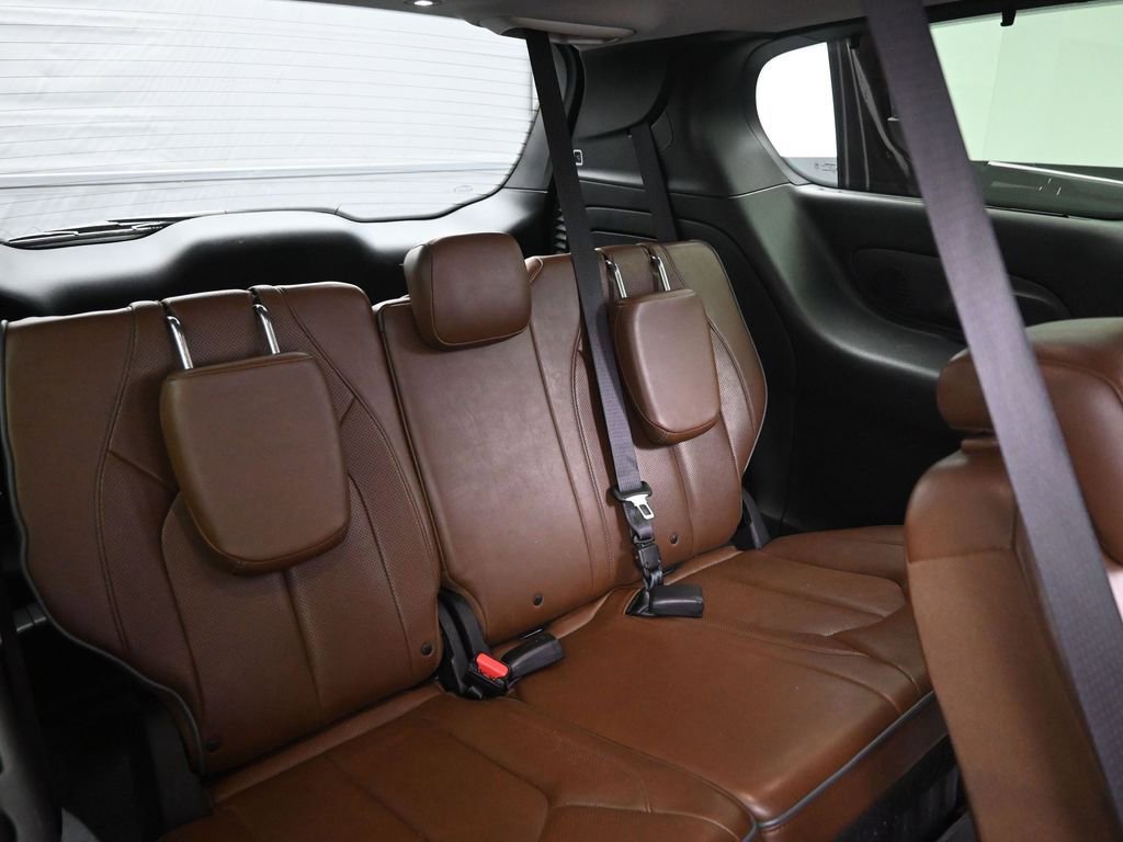 Used 2018 Chrysler Pacifica Limited image 15