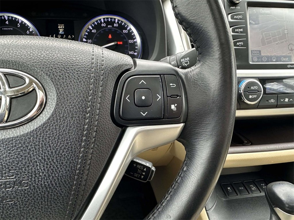 Used 2015 Toyota Highlander XLE image 7