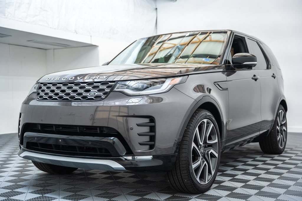 Used 2024 Land Rover Discovery Metropolitan Edition AWD/4WD image 3